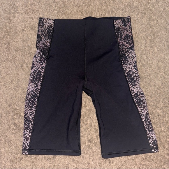 Athleta Stay Fly 9” Shorts - Picture 1 of 5